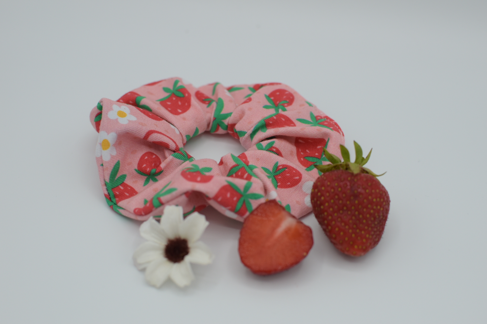 LIMITED EDITION: Strawberry - Scrunchie standard